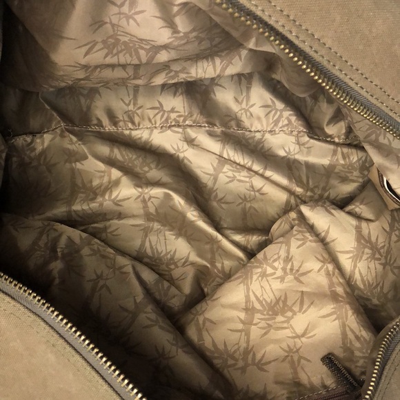 TOMMY BAHAMA khaki canvas/ leather Paradise Island Hopper Weekender travel bag. - Picture 13 of 16